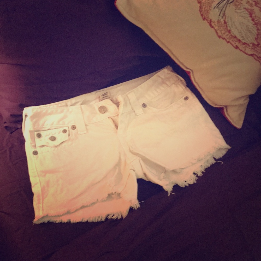 True Religion White Jean denim shorts size 27